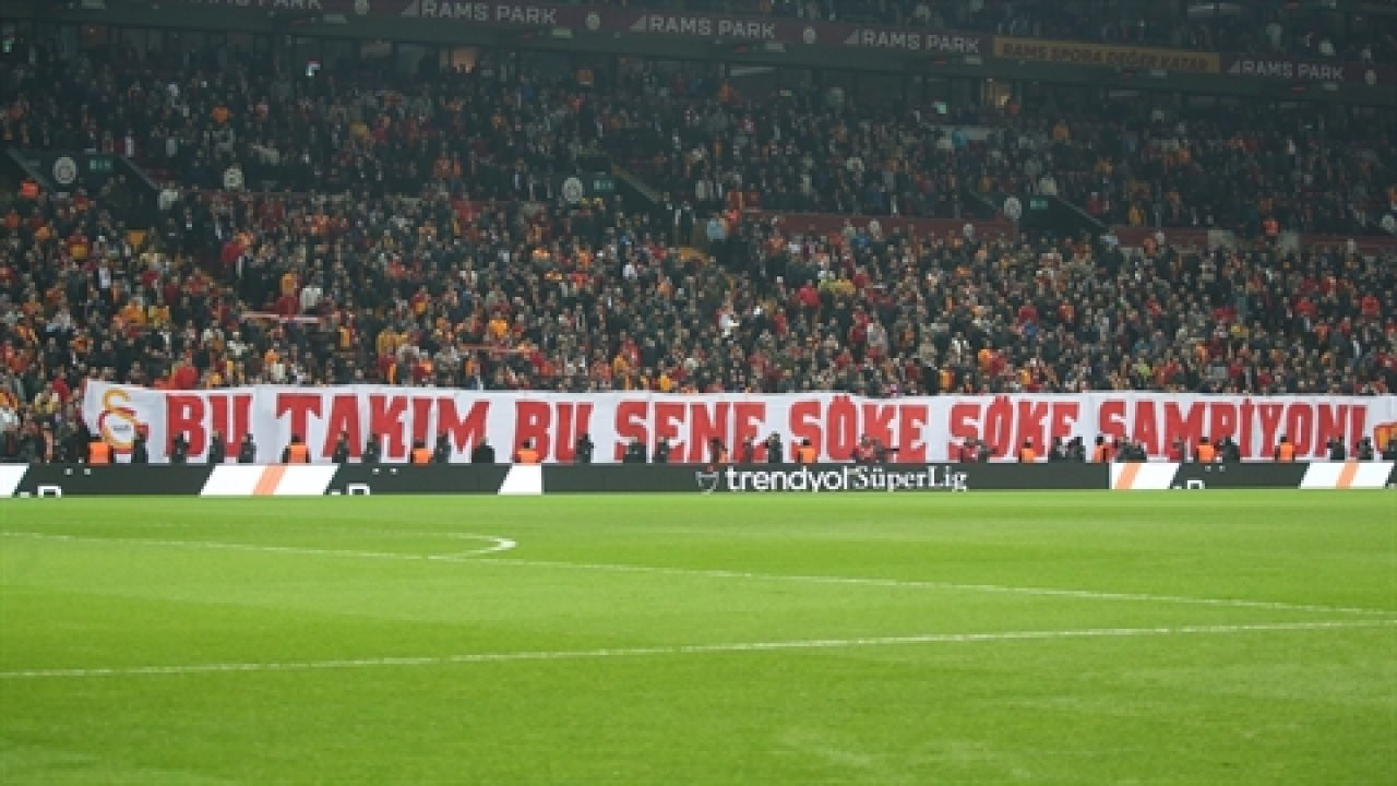 Galatasaraylılardan sessiz protesto