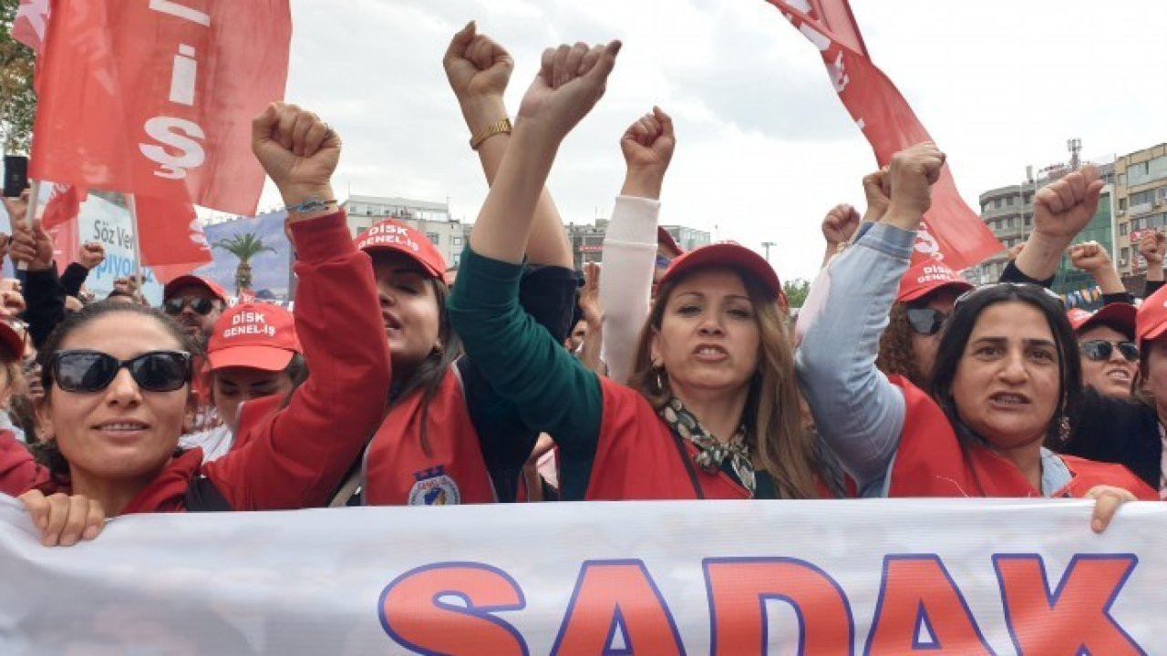 Adana Büyükşehir Belediyesi ulaşım işçileri greve çıktı