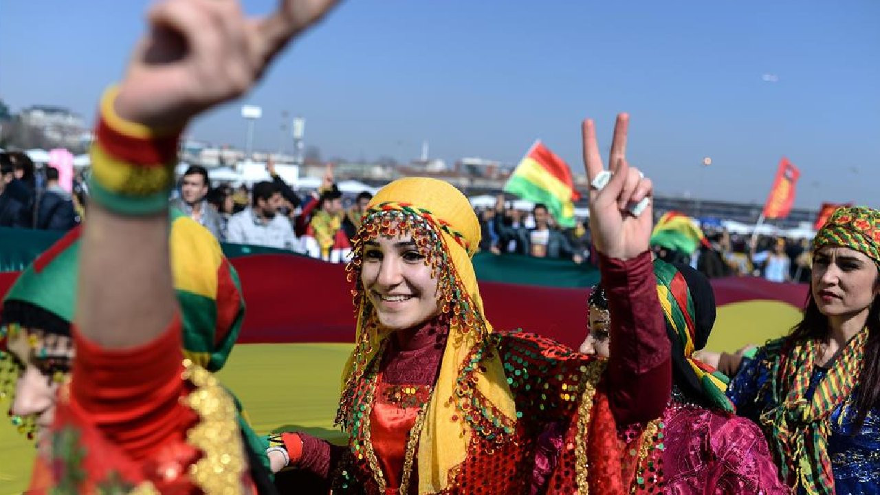 İstanbul'da Newroz deklarasyonu: 'Zaman özgürlük ve zafer için ayağa kalkma zamanıdır'