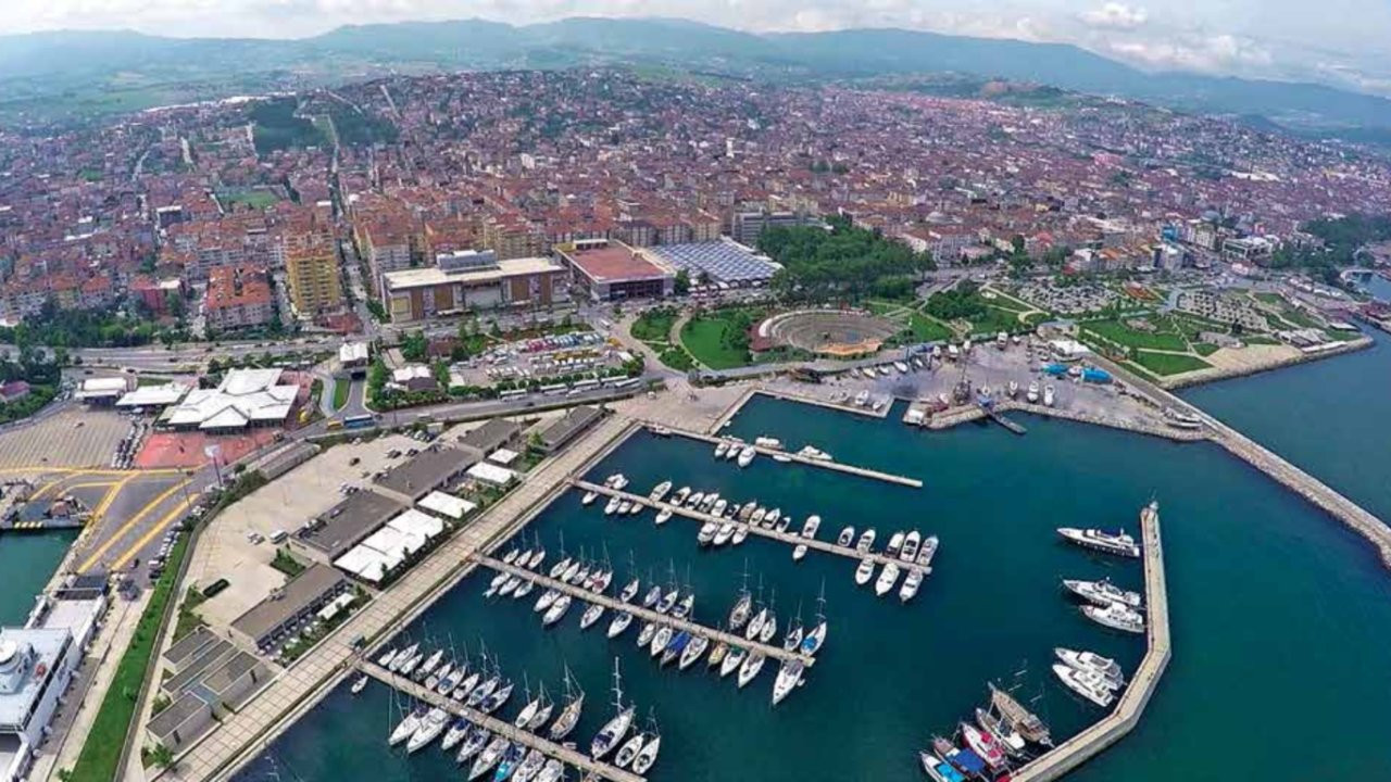 İstanbul'a yakın. Ülkenin en huzurlu illerinden biriymiş.. Akın akın emekliler gidiyor