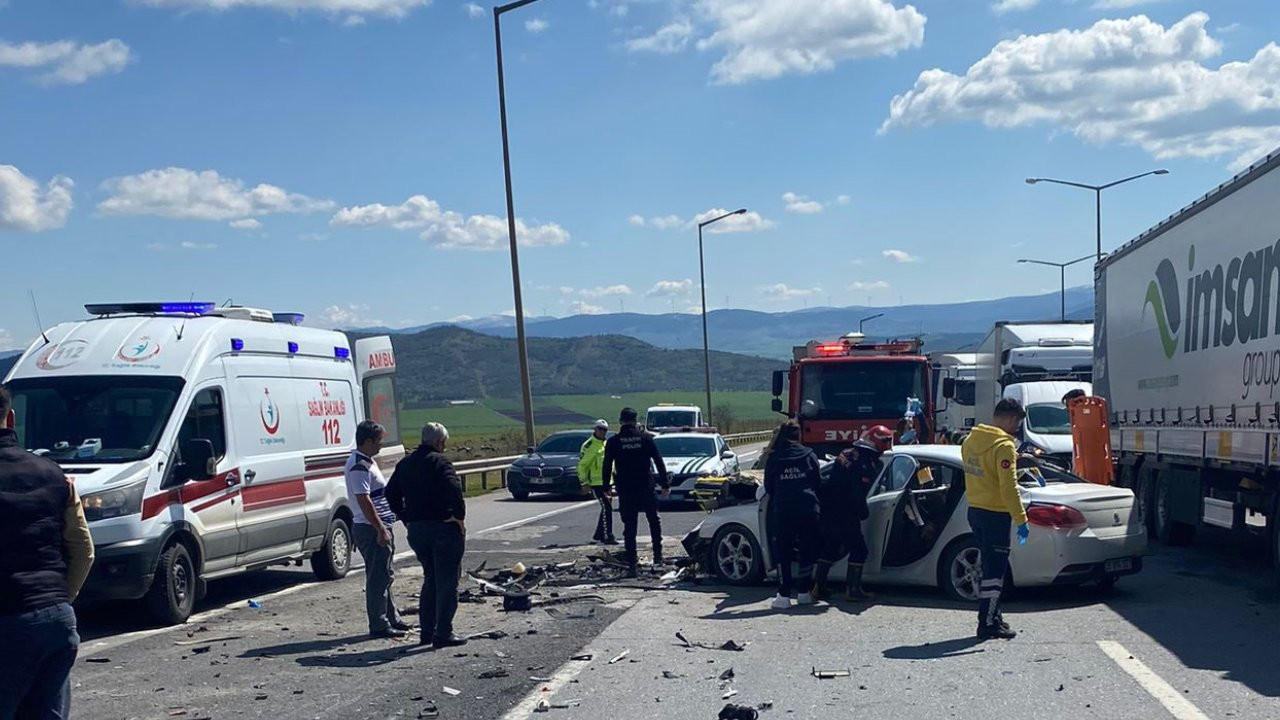 Antep'te tır ile otomobil çarpıştı: İki ölü, iki yaralı