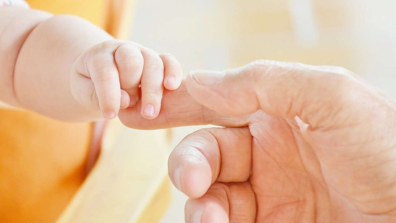 İnternette 'bebek satışı' iddiası: 'Borçlarım var'