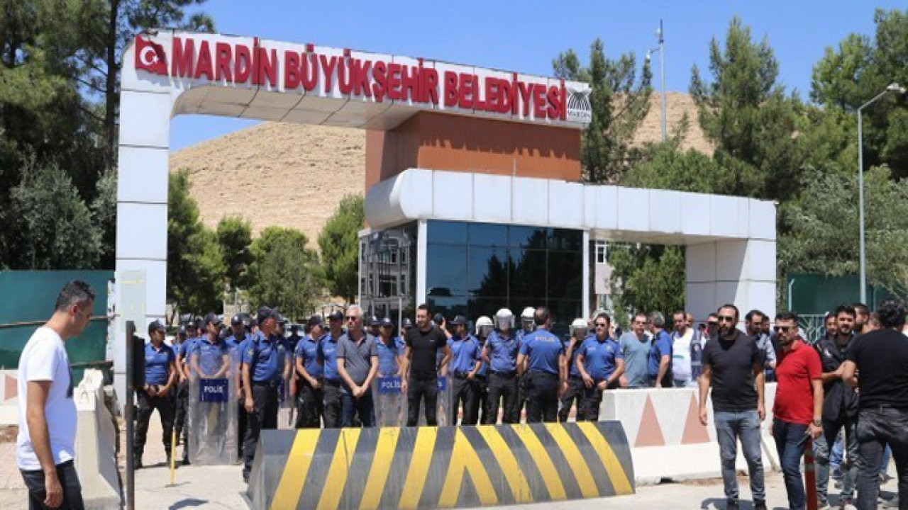 Mardin'de seçim öncesi kayyım talanı sürüyor: Taşınmazlar yetmedi, paraşüt ekipmanlarını dahi devretti