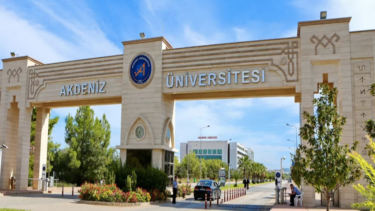 Akdeniz Üniversitesi'nde mobbing iddiaları: 100'den fazla hemşire istifa etti