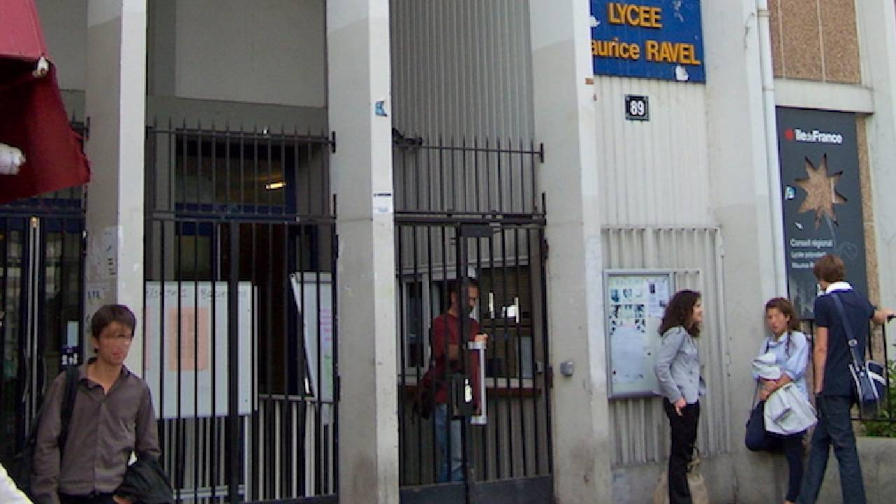 Fransız lisesinde başörtüsü tartışması: Ölüm tehditleri alan müdür istifa etti, müdürü suçlayan öğrenciye dava açılacak