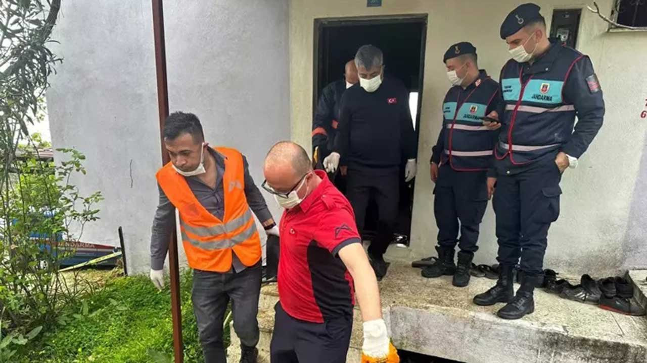 Anne ile oğlu evde, baba otomobilinde yanmış olarak ölü bulundu