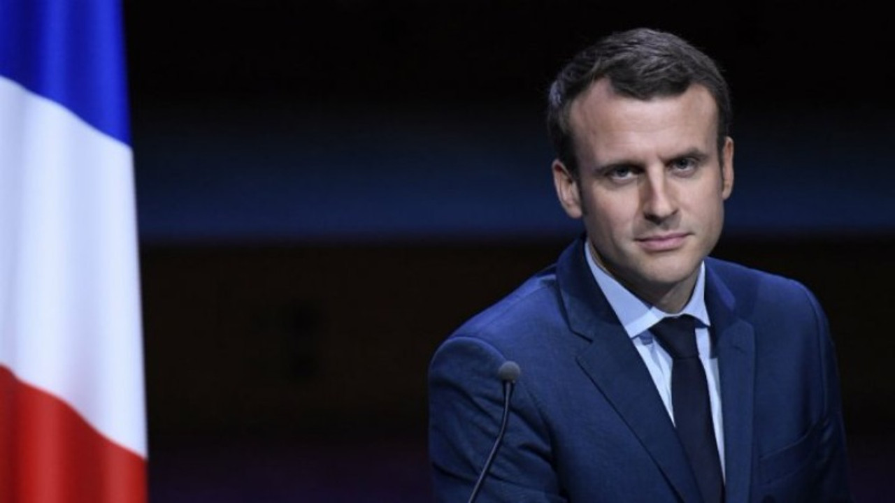 Macron: Esad kalacak