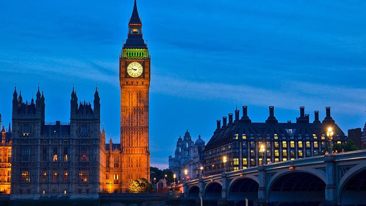 Big Ben’in çanları Noel için çaldı