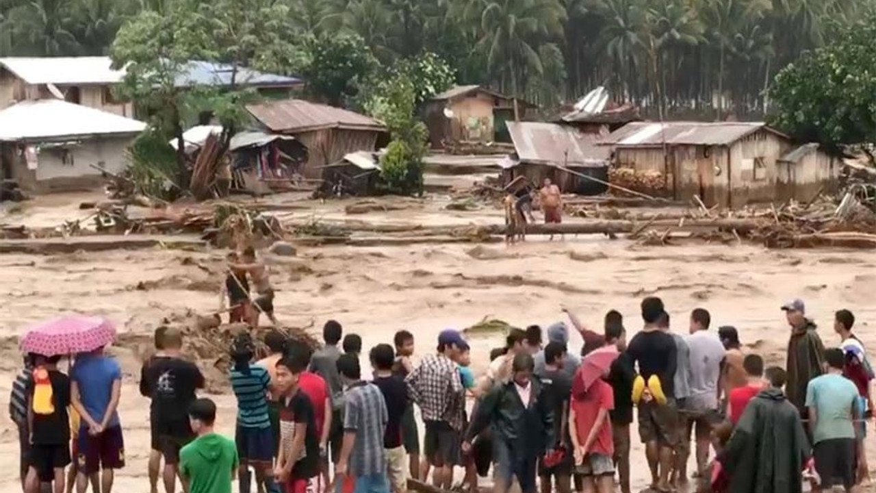 Filipinler'de tayfun: 133 ölü