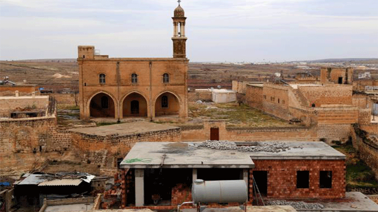 Midyat'taki tarihi dokuyu bozan inşaat yeniden başladı