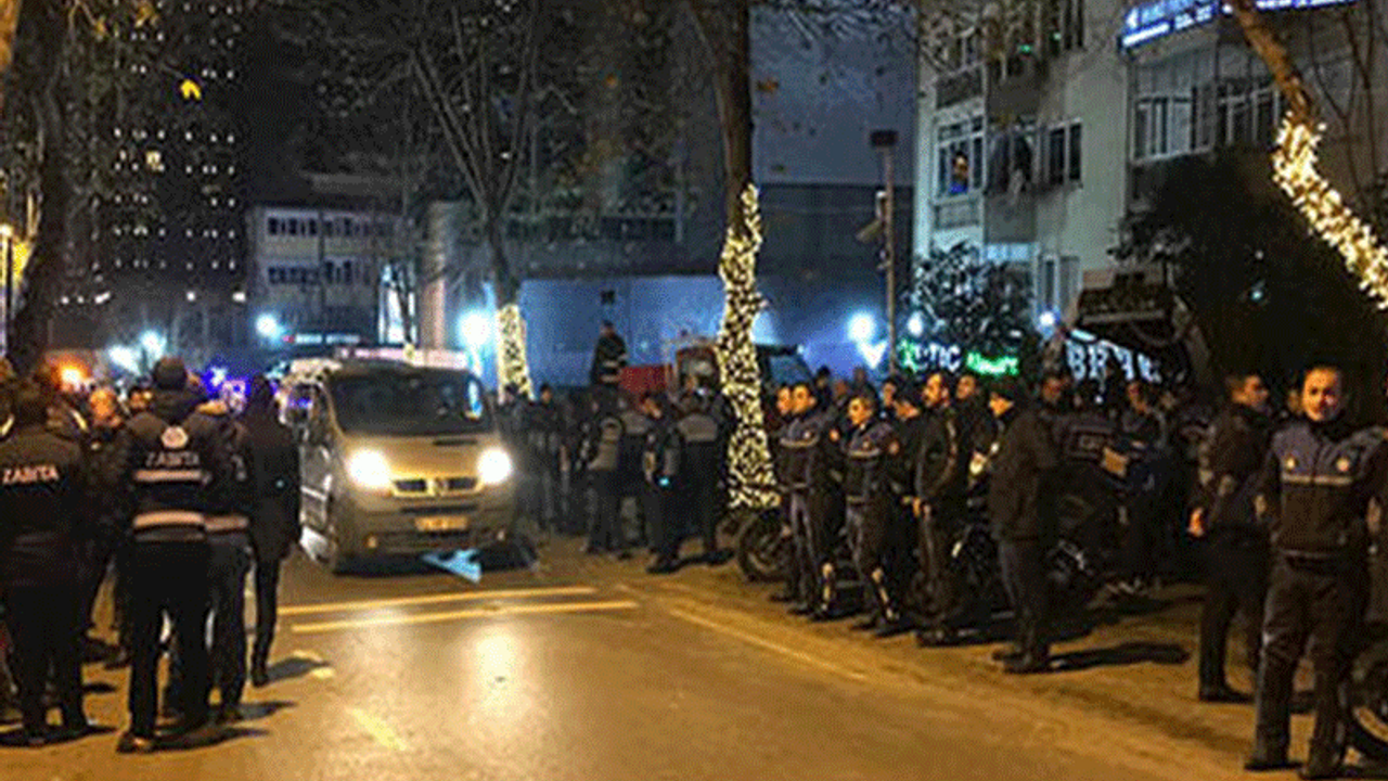 Zabıtaları polis güçlükle ayırdı