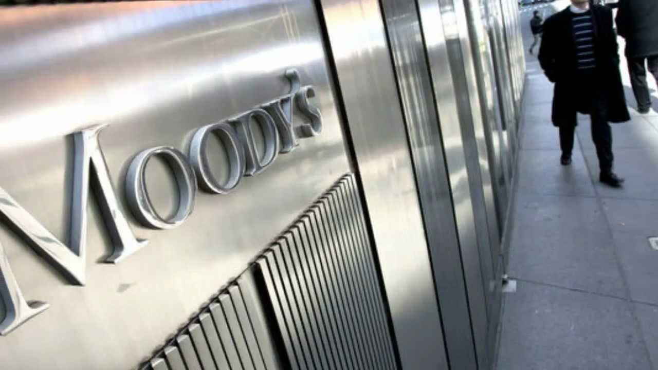 Moody's bankaların da notunu kırdı