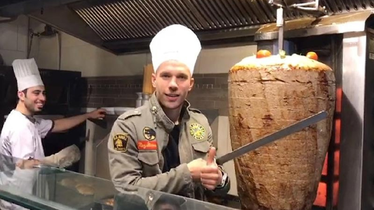 Podolski şimdi de kebabçı oldu