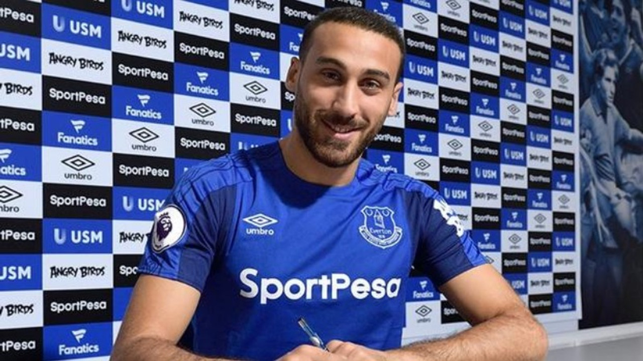 Cenk Tosun Everton'la imzayı attı