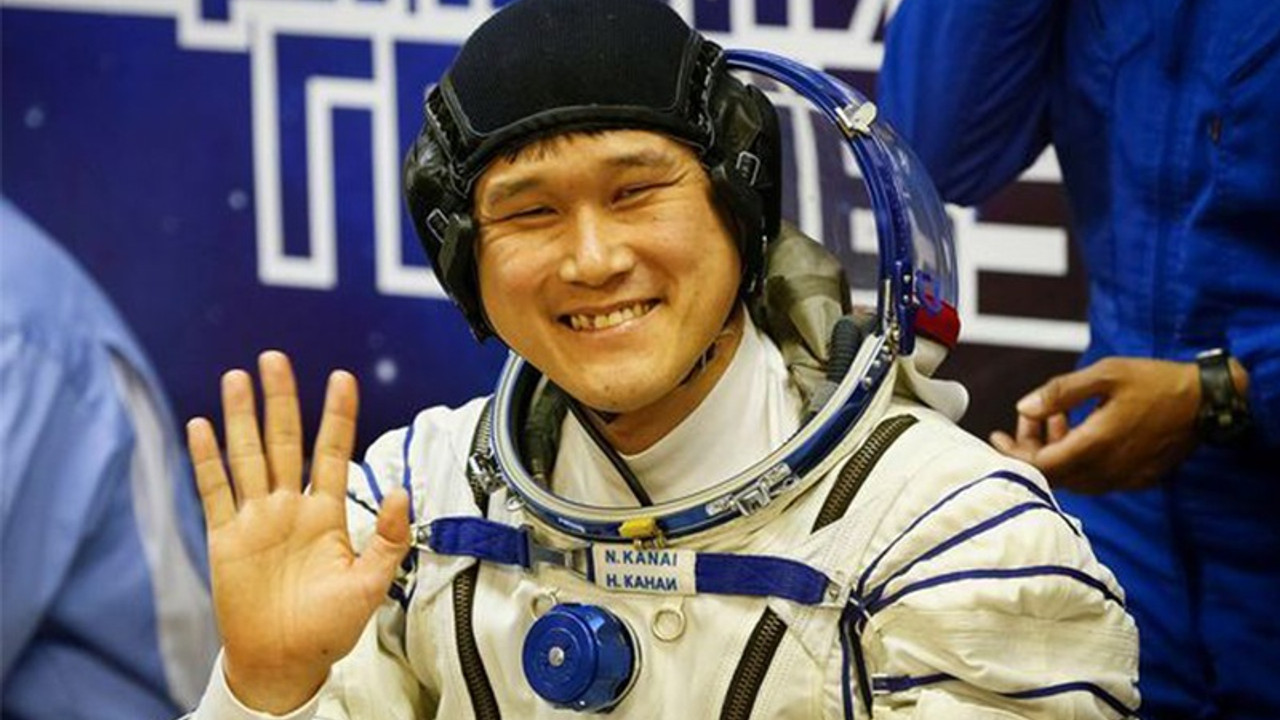 Japon astronot uzayda boy attı