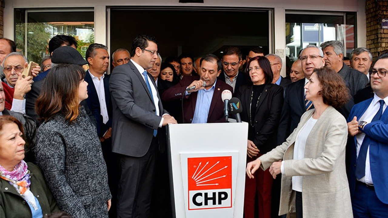 Antalya CHP'de olaylı devir teslim