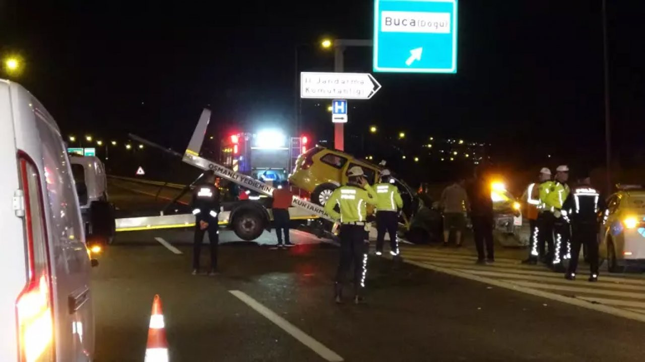 İzmir'de ticari taksi demir bariyerlere çarptı: Bir ölü, beş yaralı