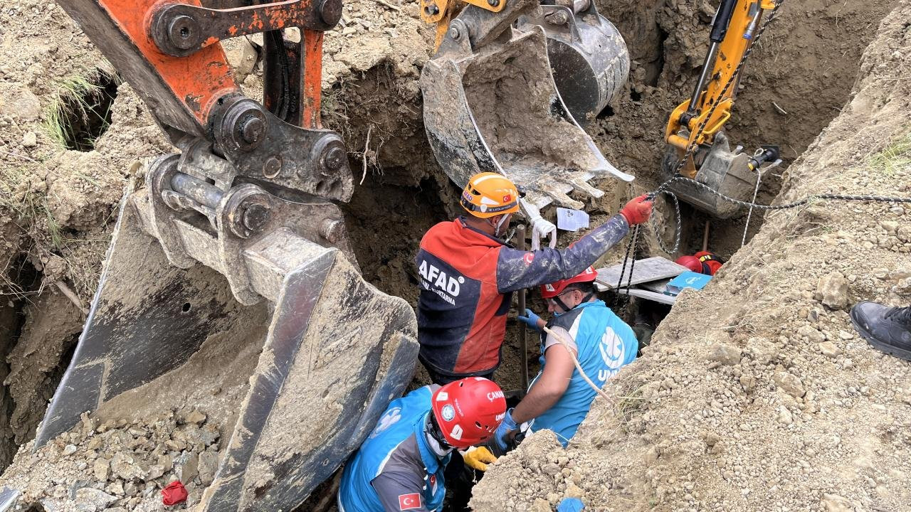 Çanakkale'de kanal kazısında göçük: Bir işçi kendi imkanlarıyla kurtuldu, iki işçi öldü