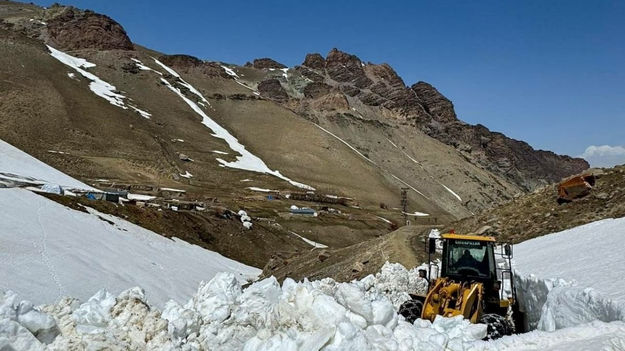 Van'da kapalı tutulan mezra yolu 5 ay aradan sonra açıldı