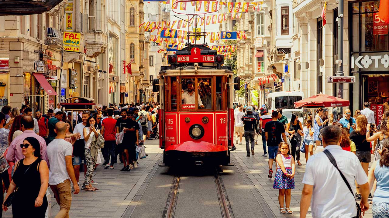 İstiklal Caddesi'nde bataryalı tramvaylar hizmet verecek