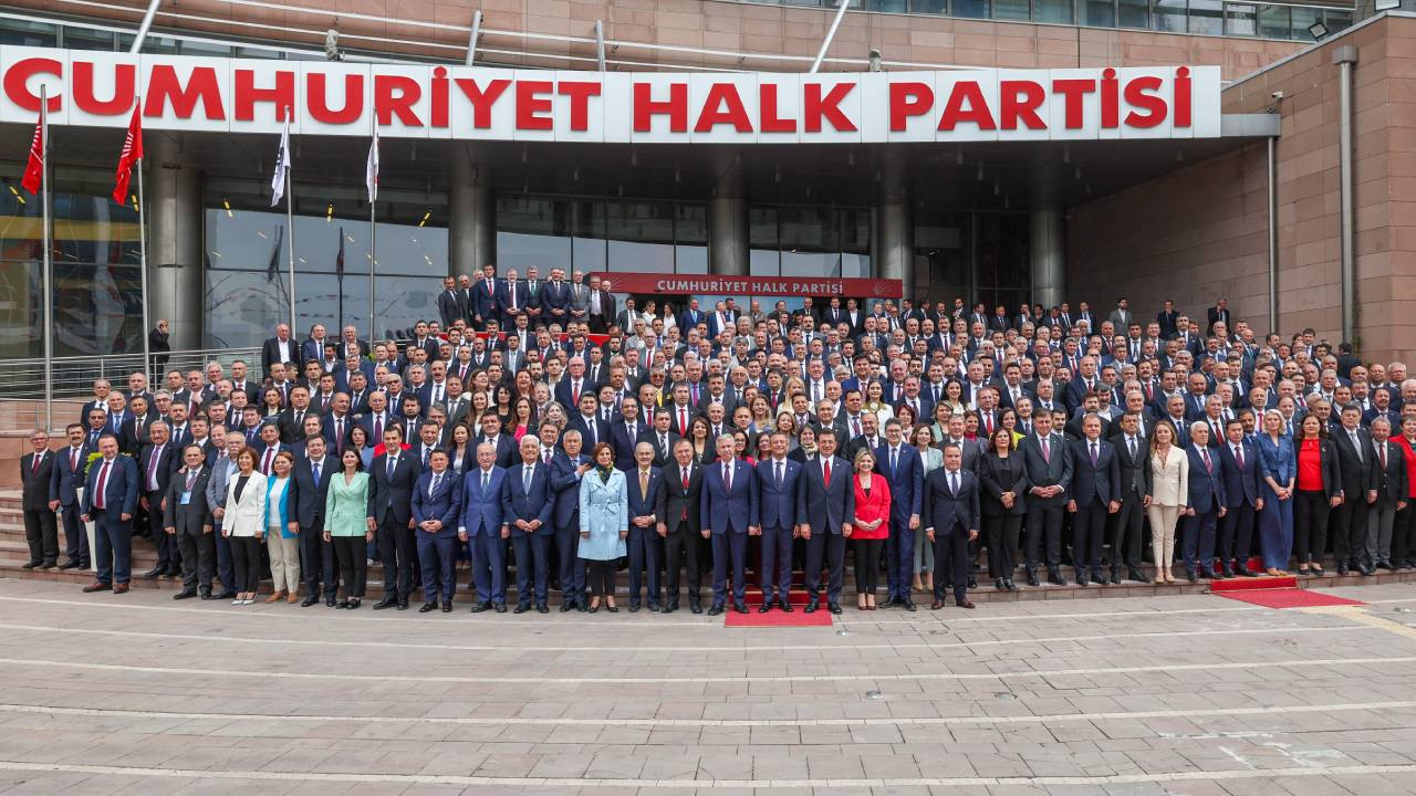 CHP'nin çalıştayında Özgür Özel'den uyarı: Çakarlı araç kullanmayın