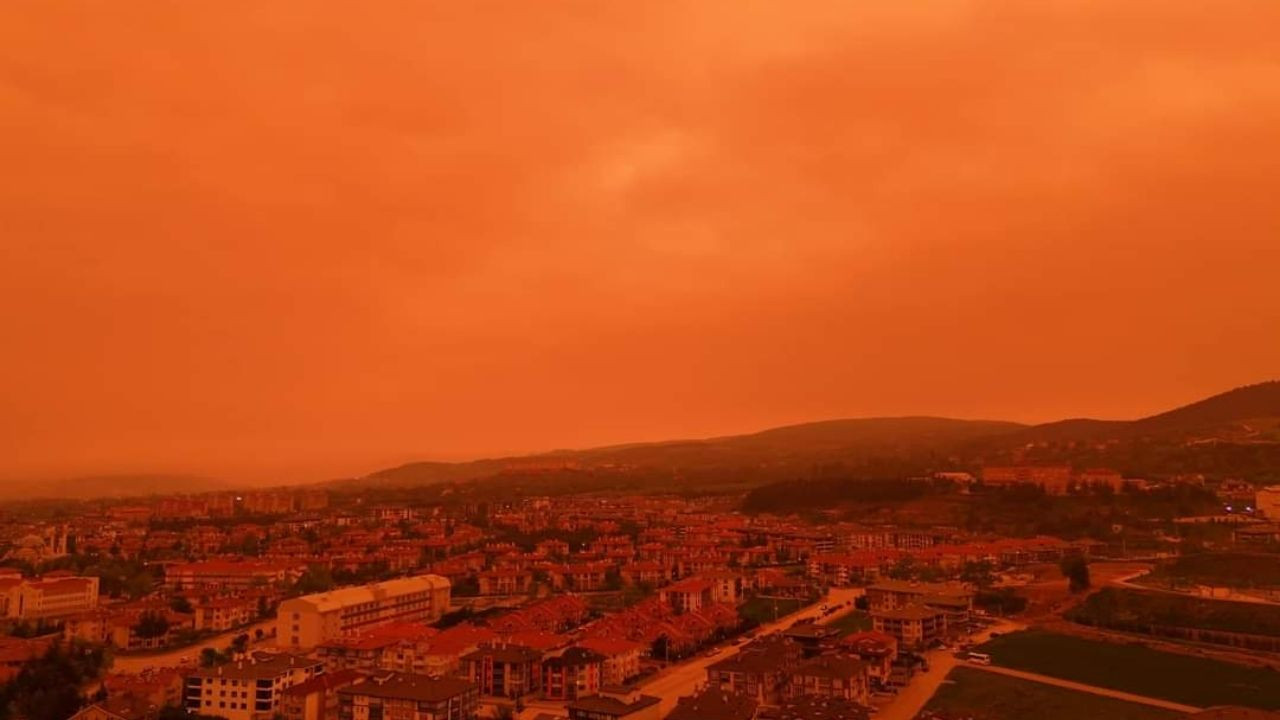 Bolu'da toz taşınımı etkisi: Gökyüzü kırmızıya büründü