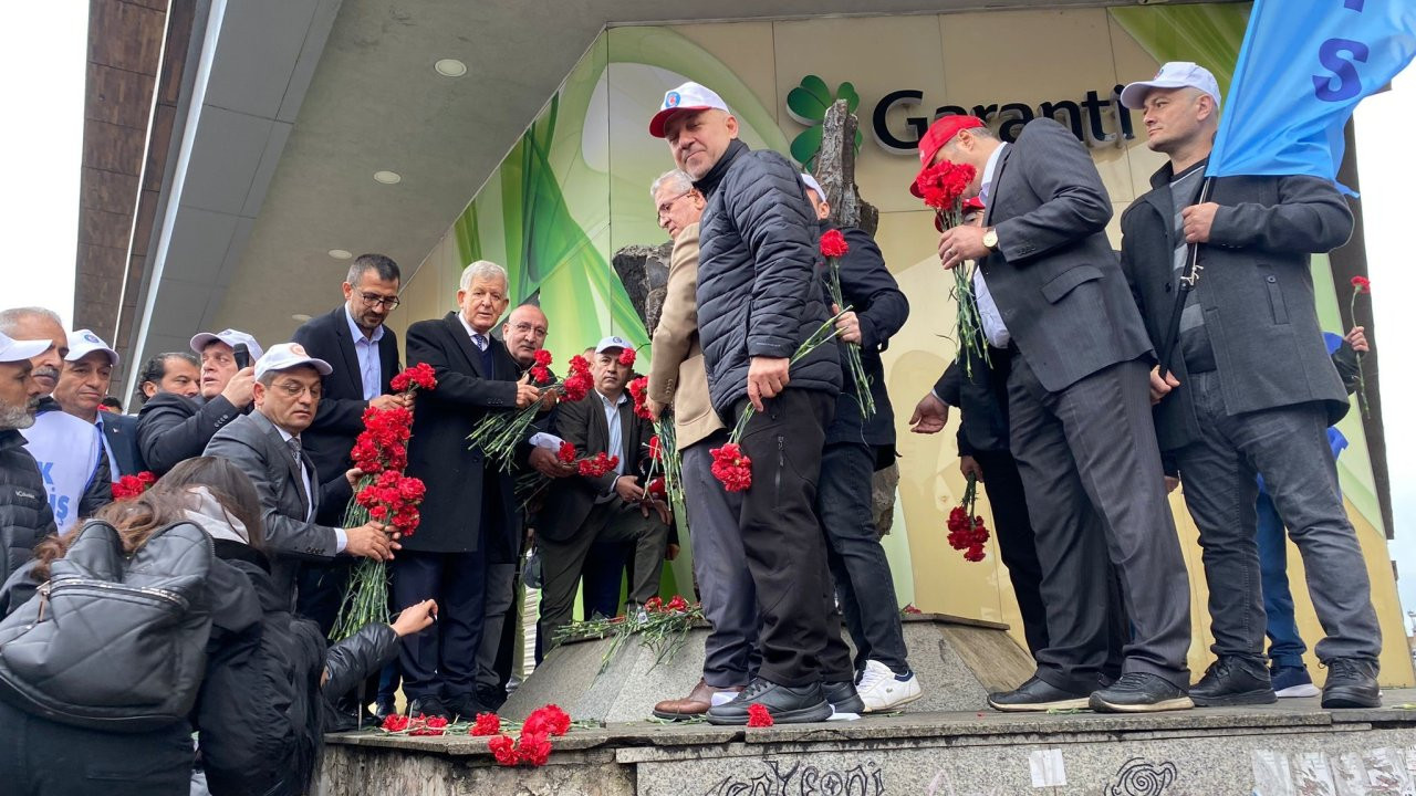 Türk-İş Kazancı Yokuşu’na karanfil, Taksim Meydanı’na çelenk bıraktı