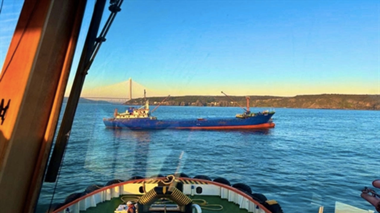 İstanbul Boğazı'nda gemi trafiği, çift yönlü askıya alındı