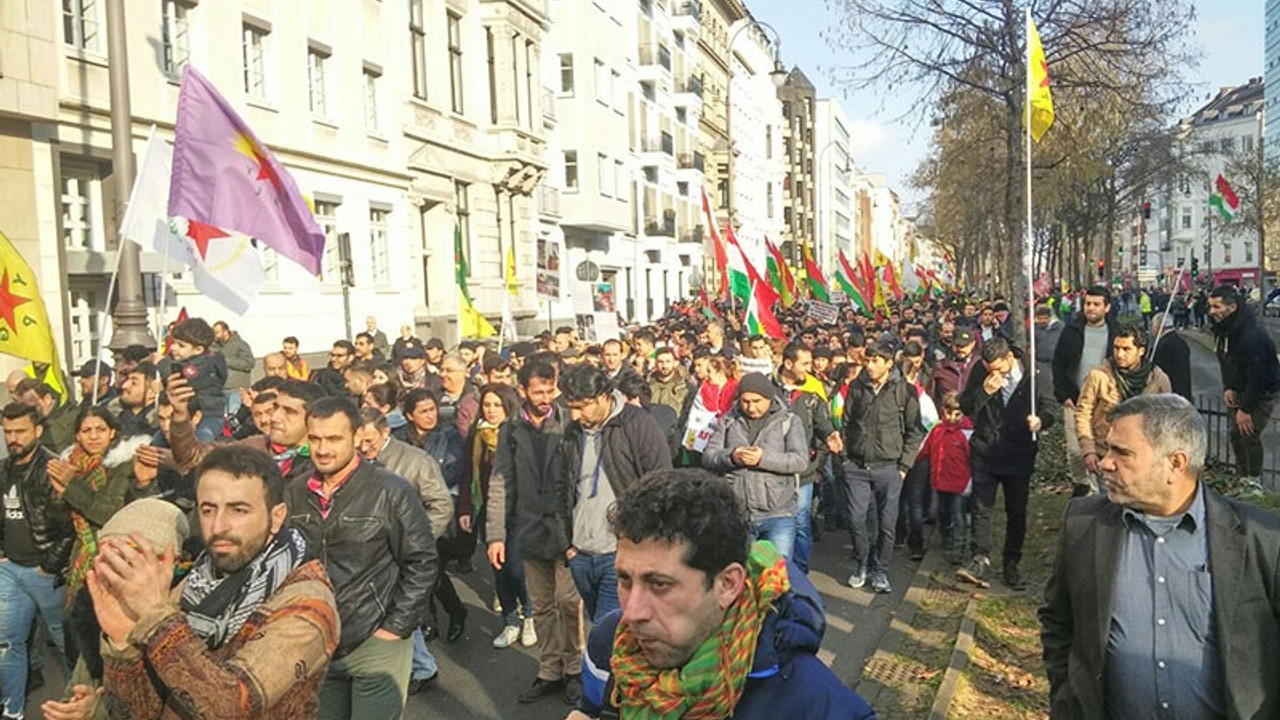 Alman polisi yürüyüşe müdahale etti