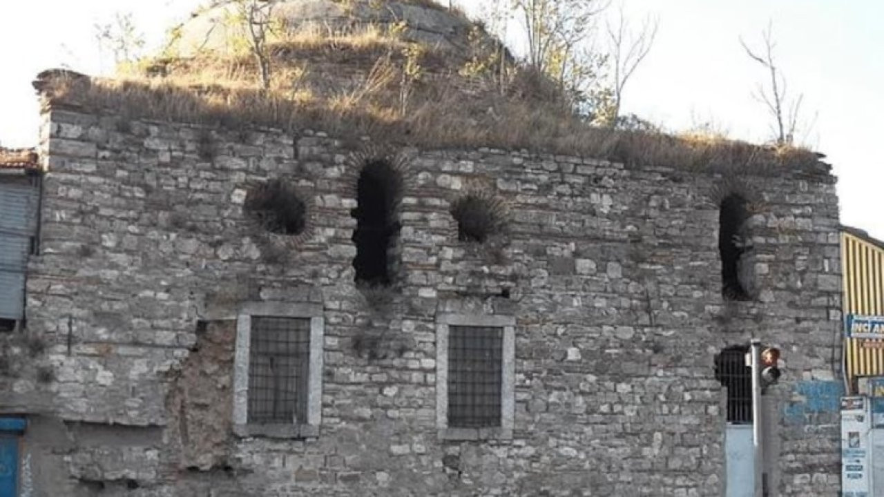 Mimar Sinan'ın son eserlerinden Ayakapı Hamamı'nın satışına karşı imza kampanyası