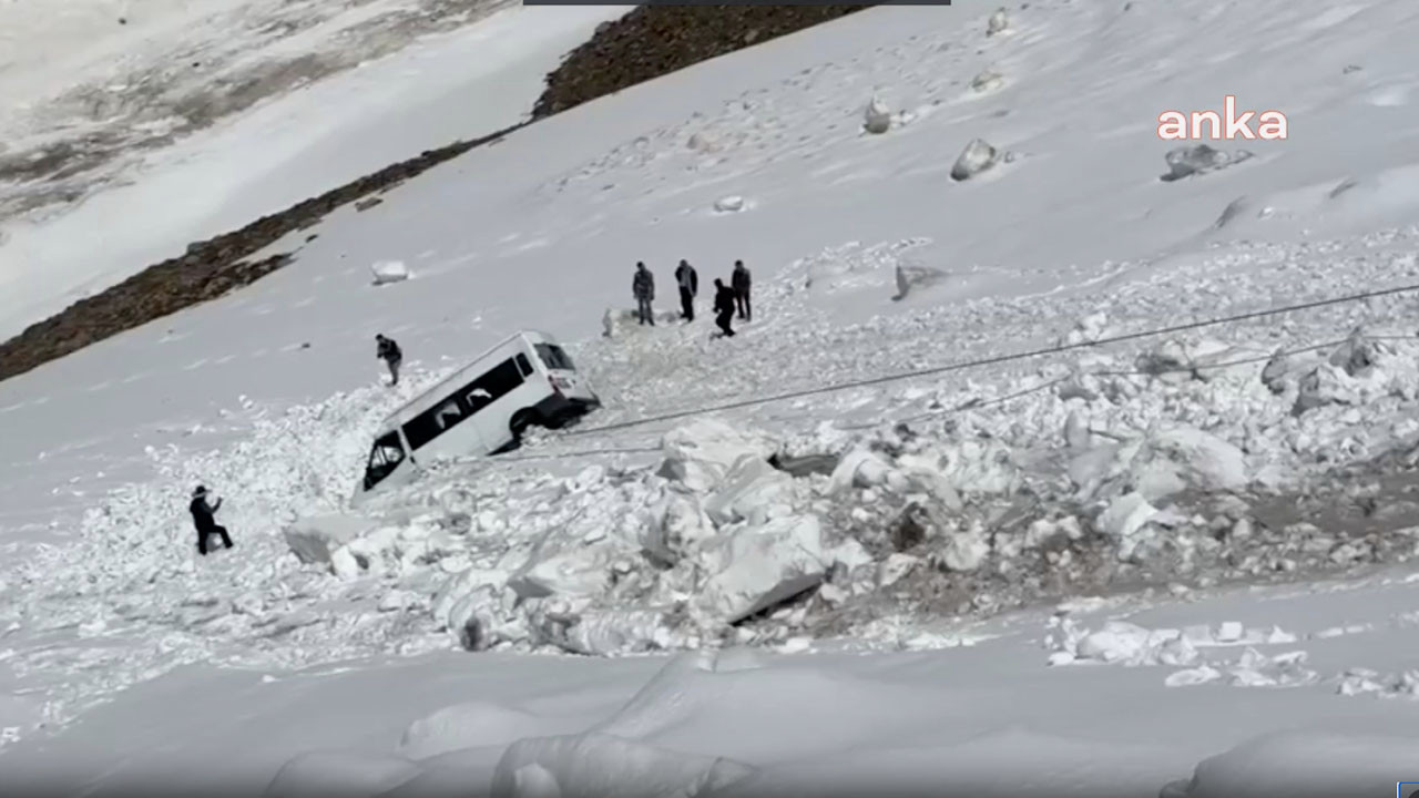 Van'da 5 ay önce çığ altında kalan araç çıkarıldı