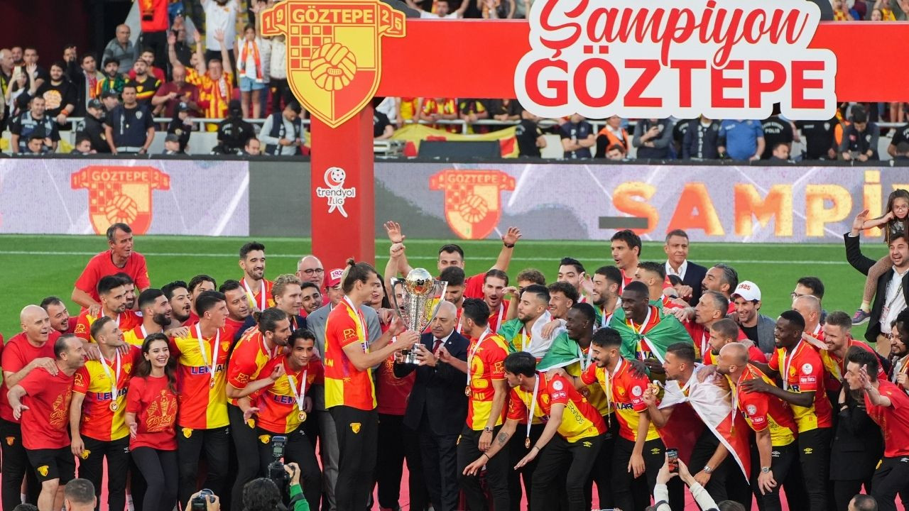 Süper Lig'e yükselen Göztepe, kupasını aldı