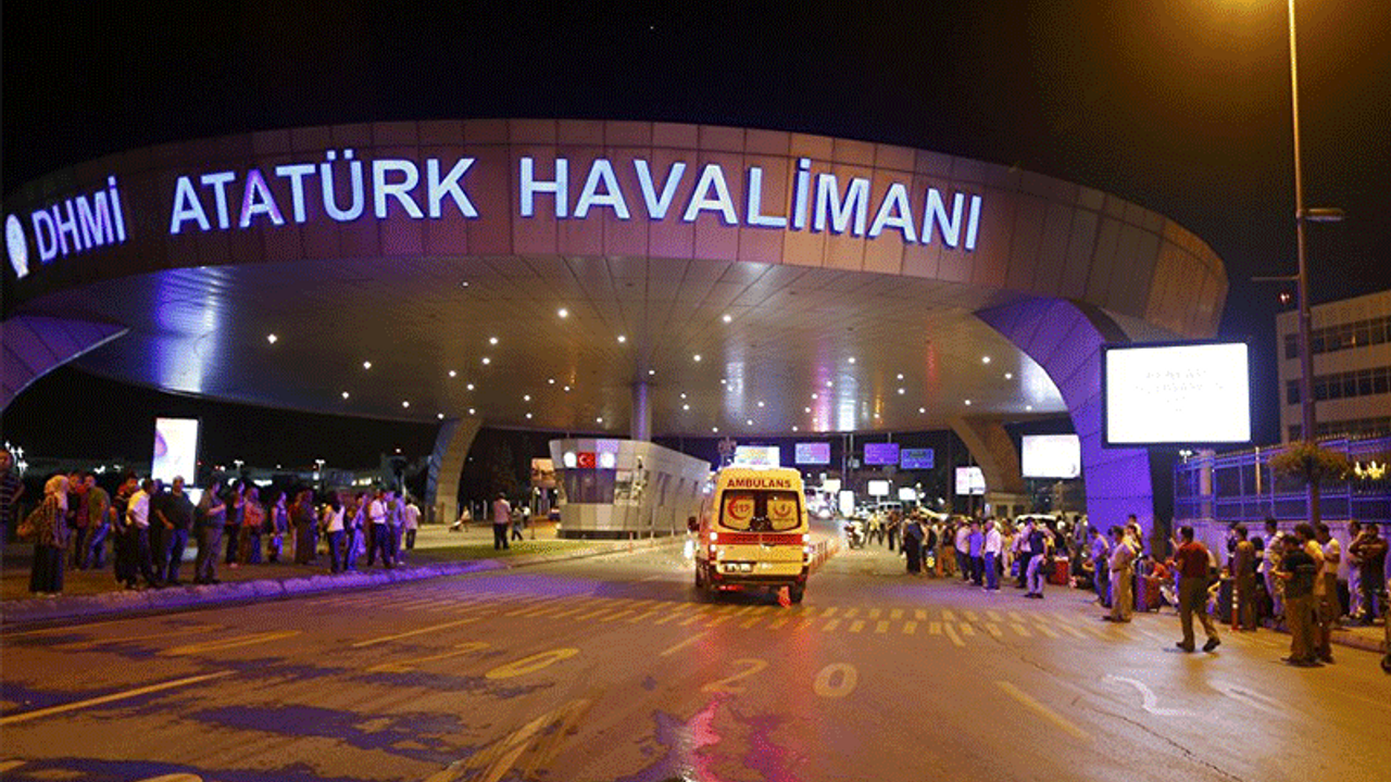 Havalimanında polisin ateş açtığı araç yakılmış halde bulundu