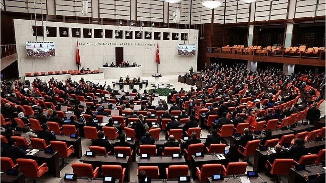 DEM Parti'den kanun teklifi: Kayyımların borcu kendilerinden tahsil edilsin