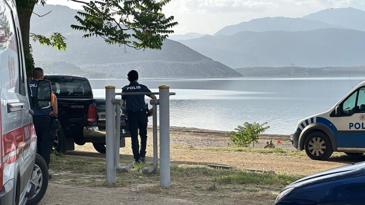 Eğirdir Gölü'nde bulunan el bombaları gölden temizlendi