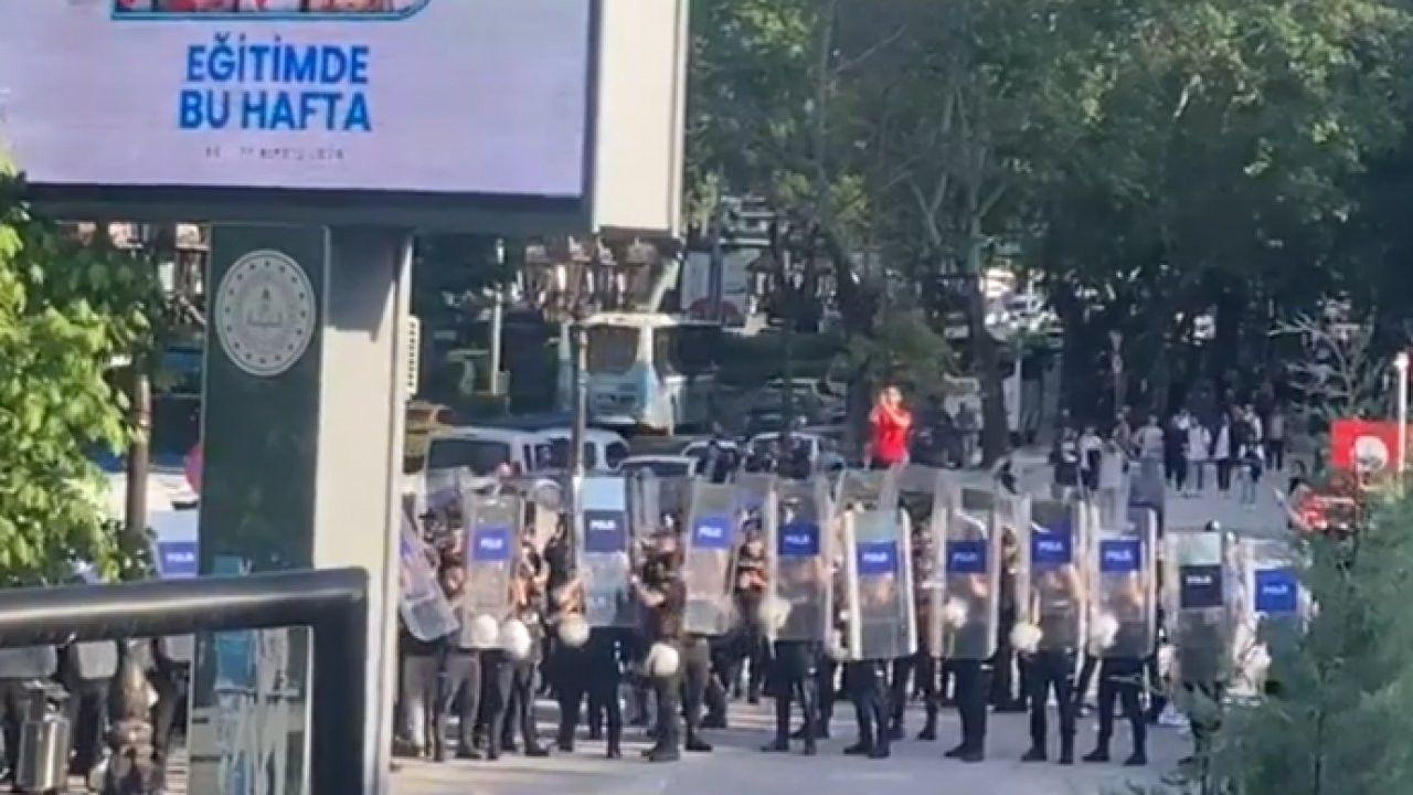 11 öğretmen bakanlık önünde polis şiddetiyle gözaltına alındı