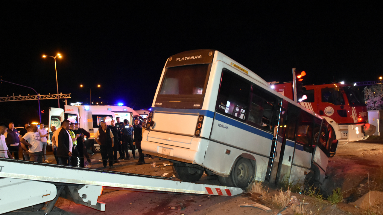 Kırıkkale'de trafik kazası: 22 yaralı