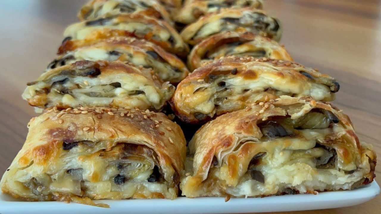 Börek sosuna sadece 1 çay bardağı ekleyin... Böreğin çıtır çıtır olmasını sağlıyor