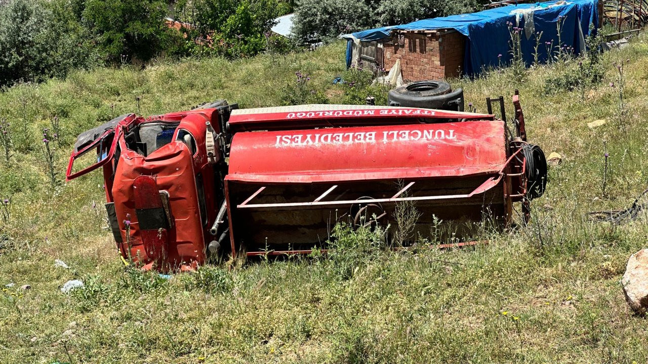 Dersim'de itfaiye aracı şarampole yuvarlandı: Üç yaralı