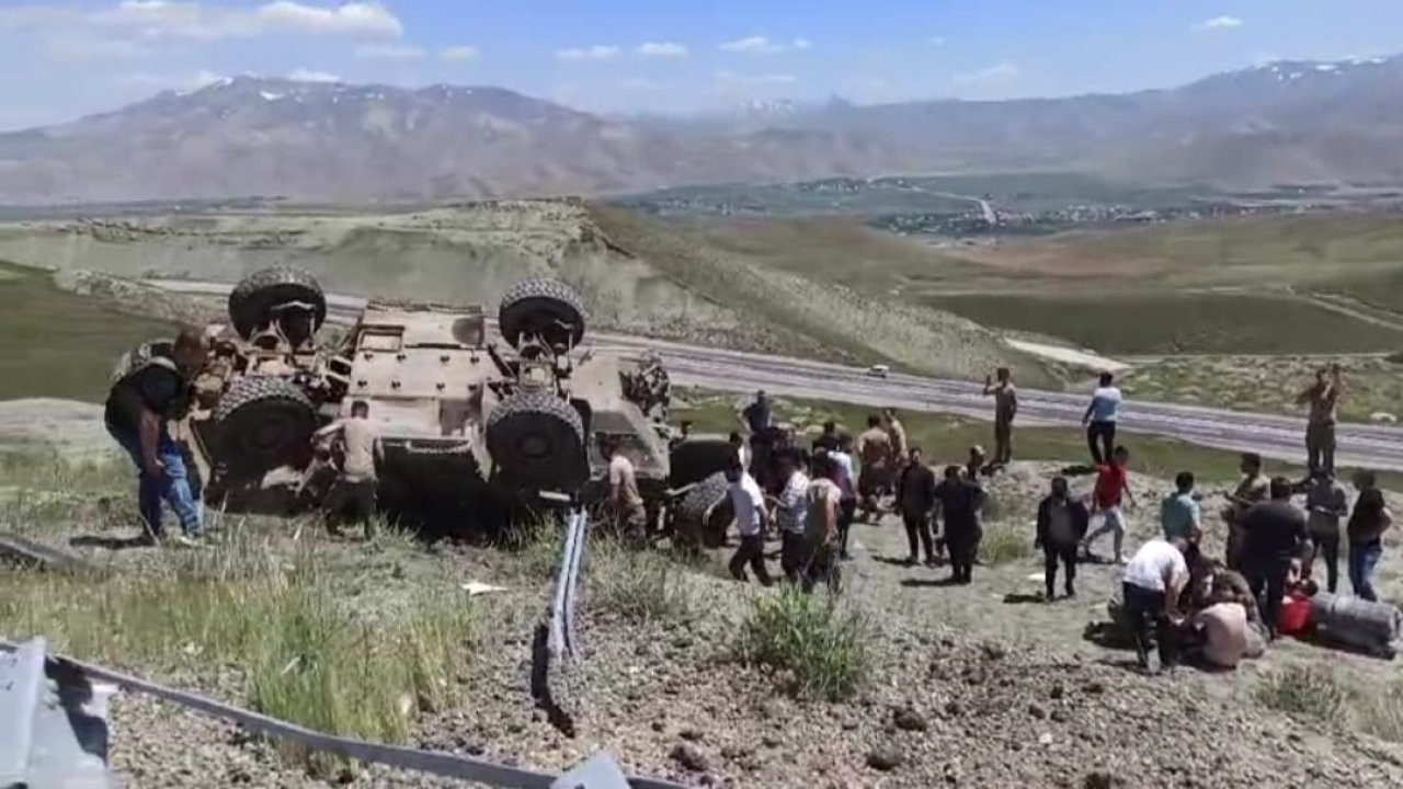 Hakkari'ye asker taşıyan zırhlı araç devrildi: Dört yaralı