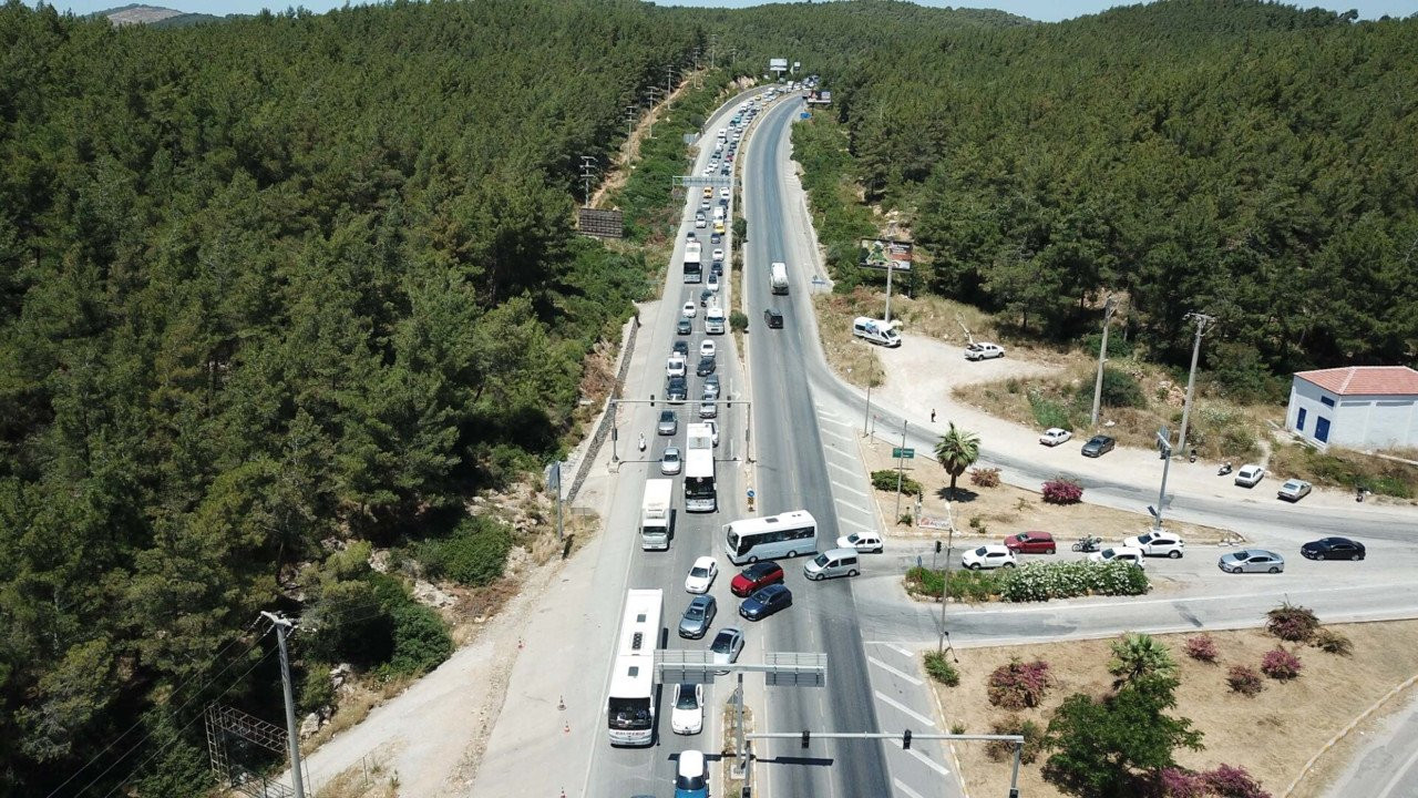 Bodrum'a üç günde 175 bin araç girdi