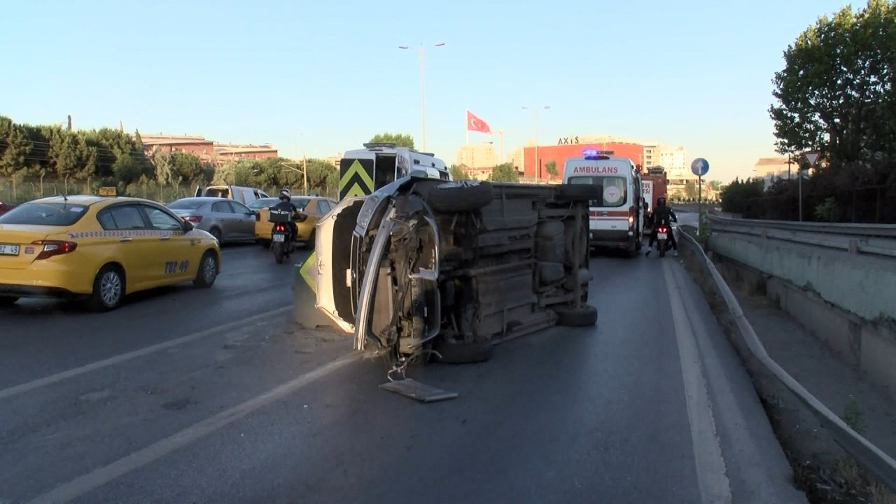 Bayrampaşa O-3 Bağlantı Yolu'nda kaza: Üç yaralı