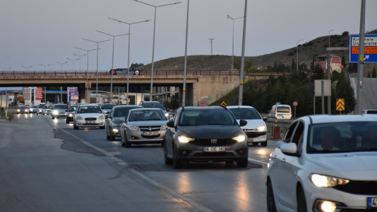 'Kilit kavşak' Kırıkkale'de bayram tatilinden dönüş yoğunluğu başladı