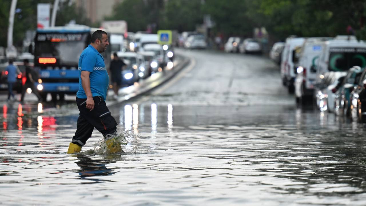 Meteoroloji'den kuvvetli rüzgar ve sağanak uyarısı (22 Haziran Cumartesi hava durumu)