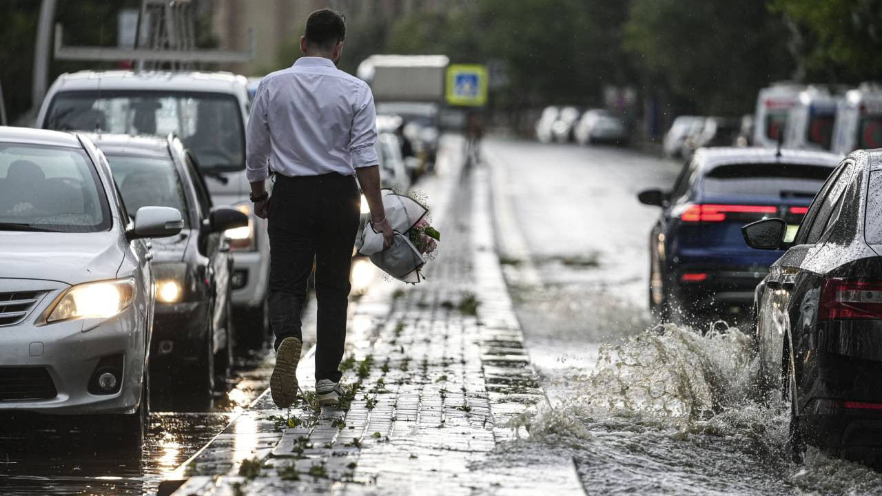 Meteoroloji'den sağanak ve kuvvetli rüzgar uyarısı (23 Haziran Pazar hava durumu)