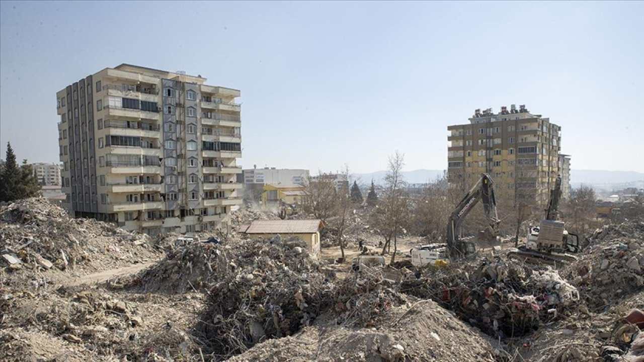 58 kişinin öldüğü Ebrar Sitesi A Blok'a ilişkin dava 17 Ekim’e ertelendi