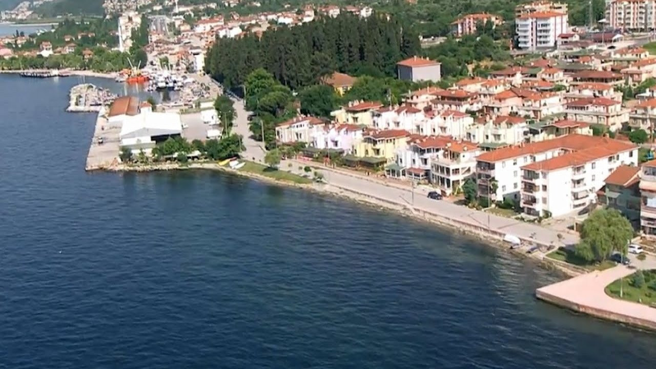 Çeşme, Bodrum ve Alaçatı'da fiyatlar yükselince tatilcilerin gözdesi olan ilçe...