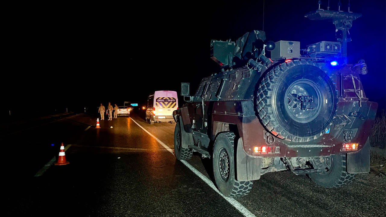 Diyarbakır'da seyir halindeki otomobile uzun namlulu silahlarla ateş açıldı: Üçü ağır, altı yaralı