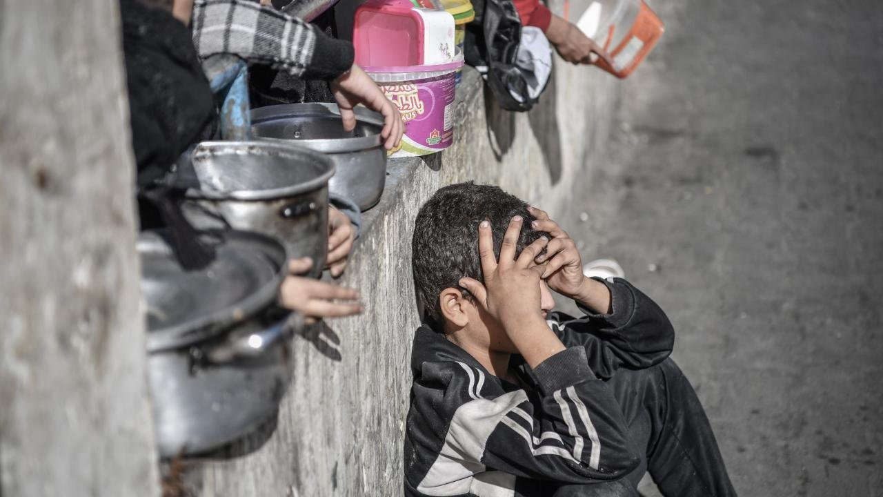 İsrail saldırıları altındaki Gazze'de bir çocuk daha 'açlıktan' öldü