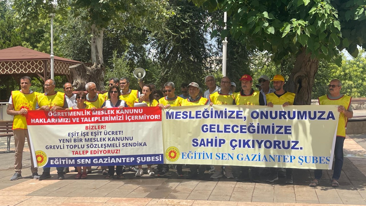 Eğitim Sen Öğretmenlik Meslek Kanunu'na karşı eylemde: 'Geri adım atmayacağız, kanunu geri çekin'